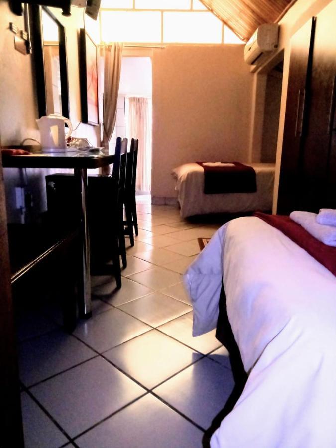Rustenburg Guesthouse Buitenkant foto