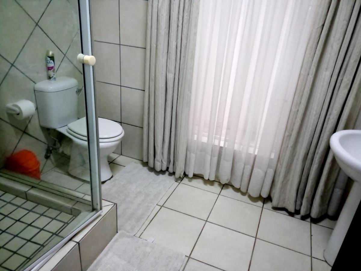 Rustenburg Guesthouse Buitenkant foto