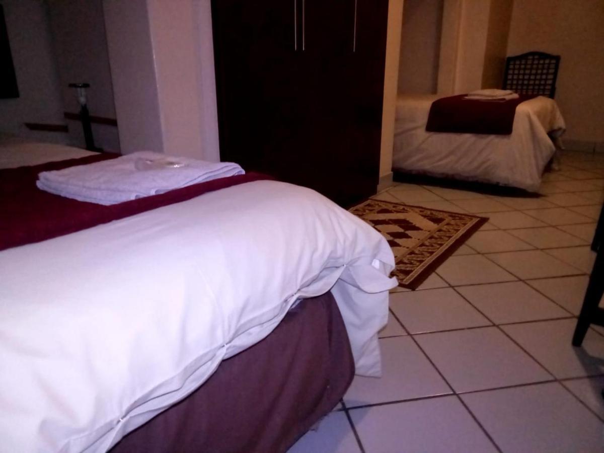 Rustenburg Guesthouse Buitenkant foto