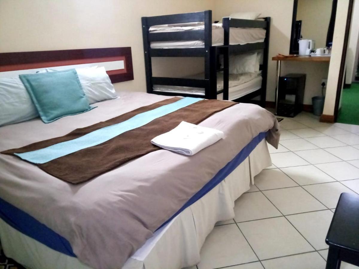 Rustenburg Guesthouse Buitenkant foto