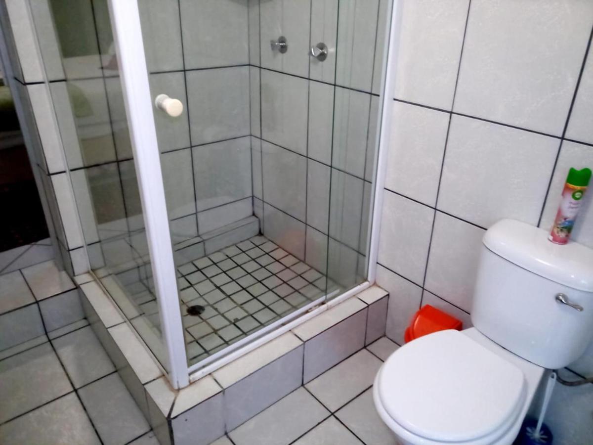 Rustenburg Guesthouse Buitenkant foto
