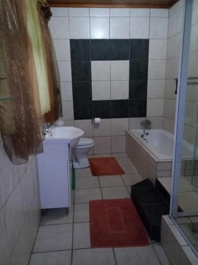 Rustenburg Guesthouse Buitenkant foto