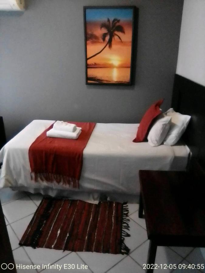Rustenburg Guesthouse Buitenkant foto