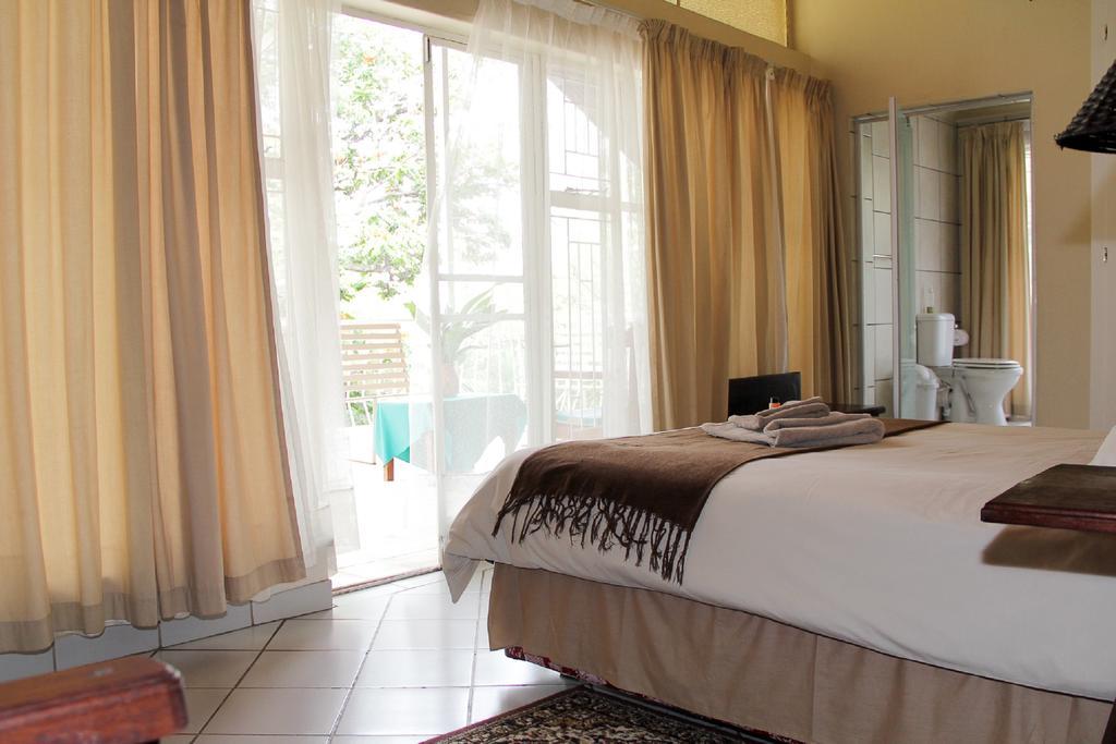 Rustenburg Guesthouse Buitenkant foto
