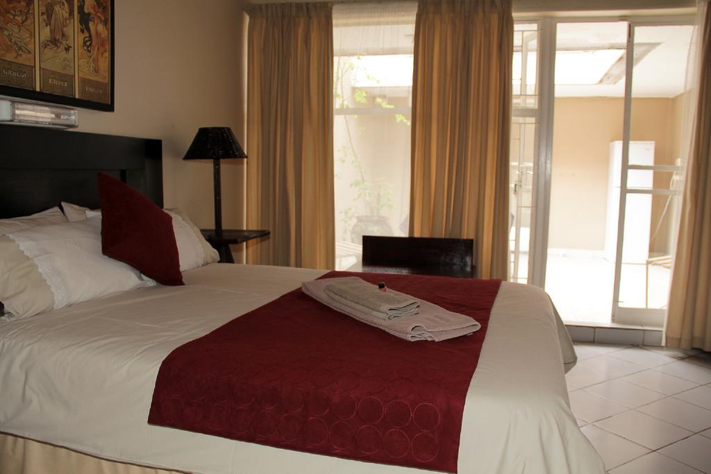 Rustenburg Guesthouse Buitenkant foto