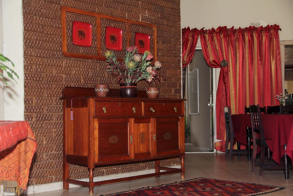 Rustenburg Guesthouse Buitenkant foto
